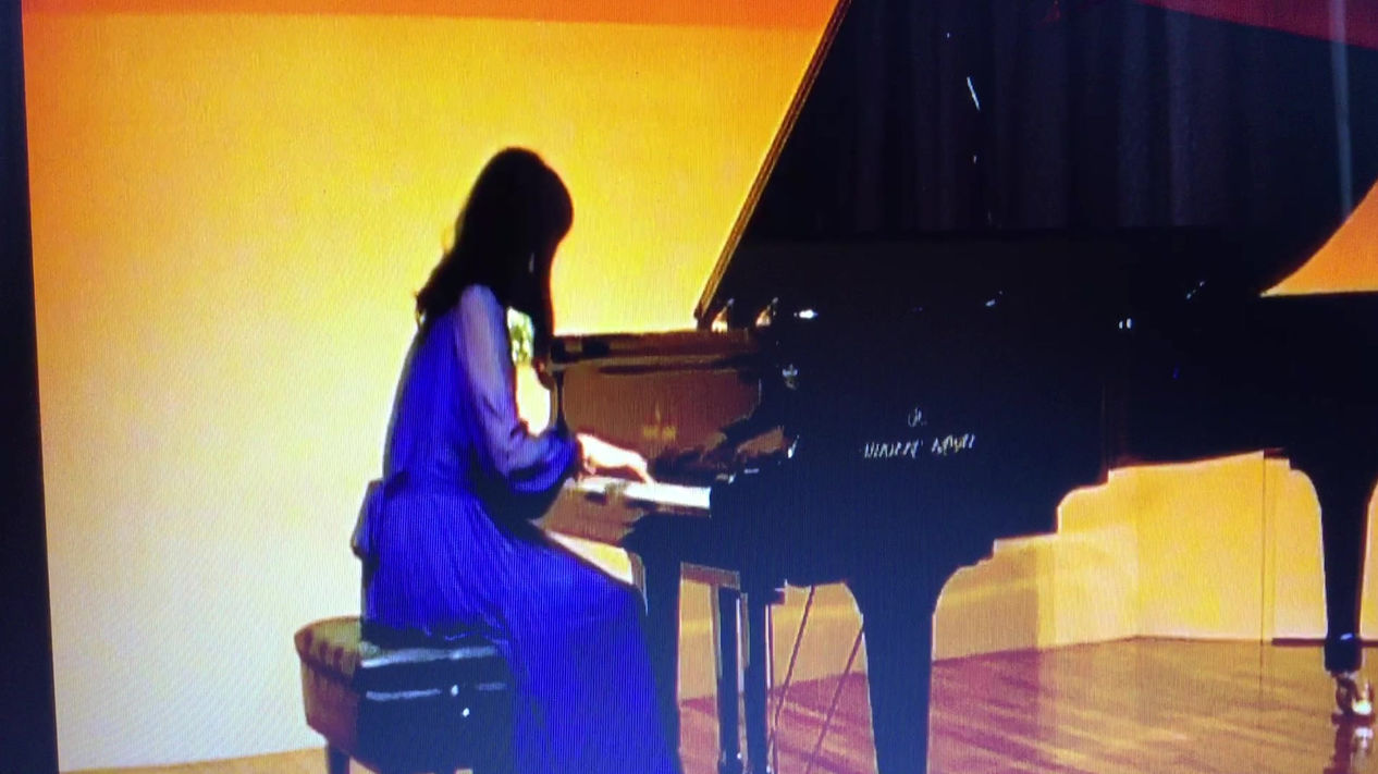 この時は今よりだいぶ痩せていましたね〜。この曲のラフマニノフの響きも好きですよ。
